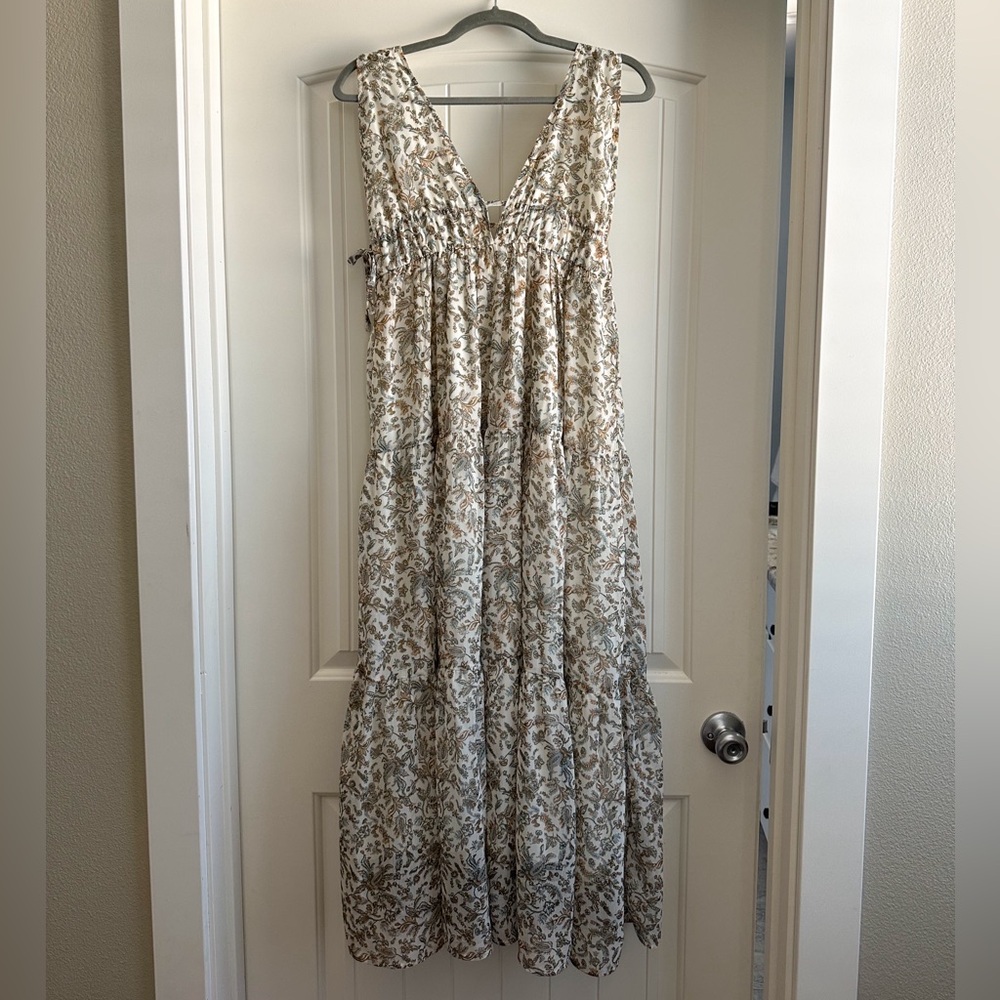 Women’s flowy floral dress size S